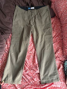 Old Navy Men's Olive Green Cargo Pants - Straight Leg